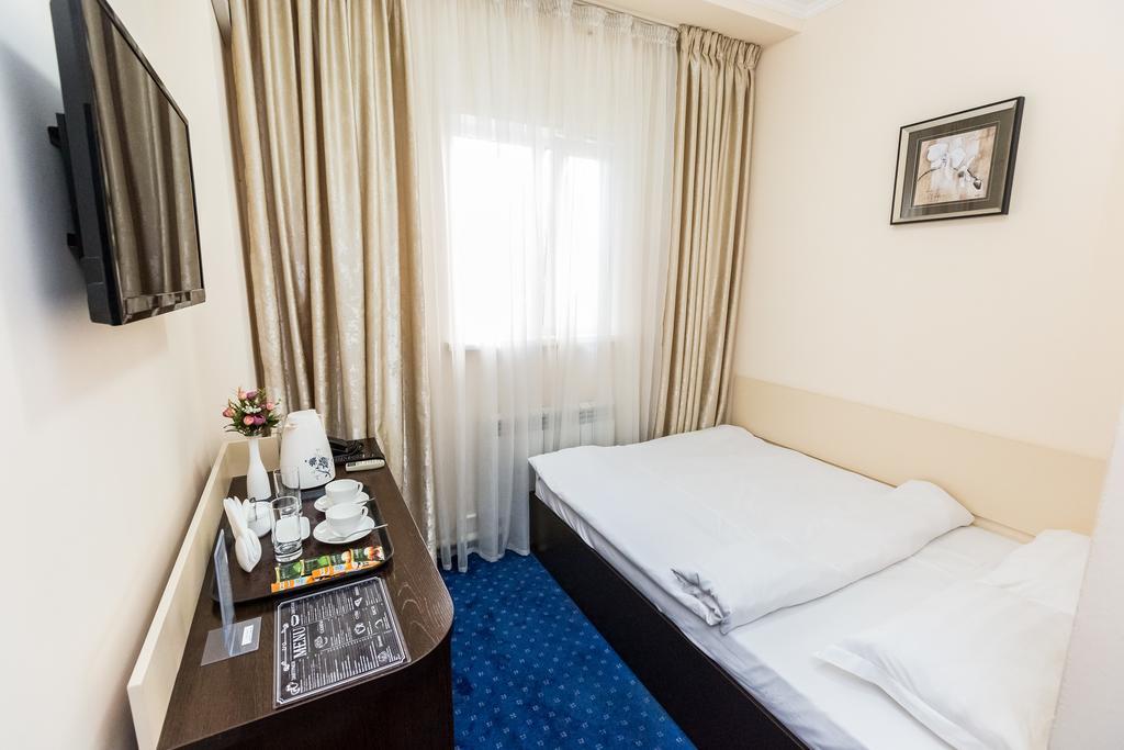 Salem Hotel On Abaya Алма Ата Екстериор снимка