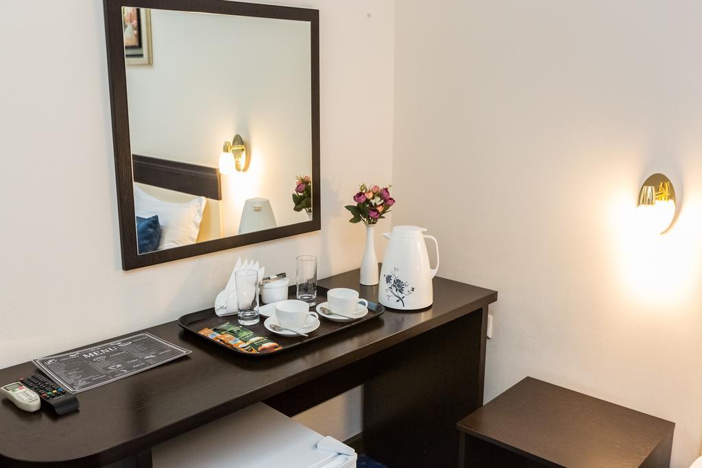 Salem Hotel On Abaya Алма Ата Екстериор снимка